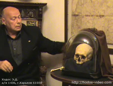 Eduard Hodos demonstrates a skull of "the first fascist", Chabad-Lubavitch founder Schneur Zalman