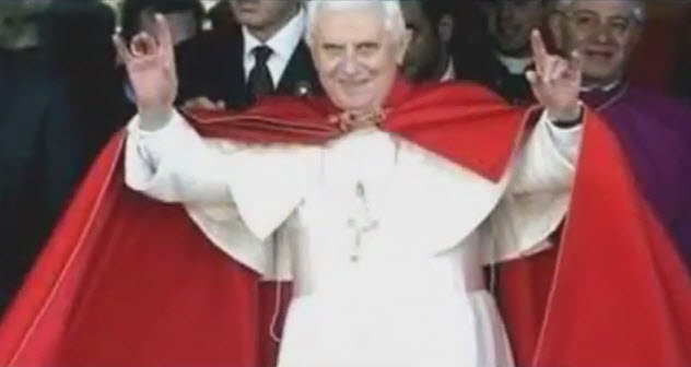 Pope - satanic hand sign Mano Cornuto